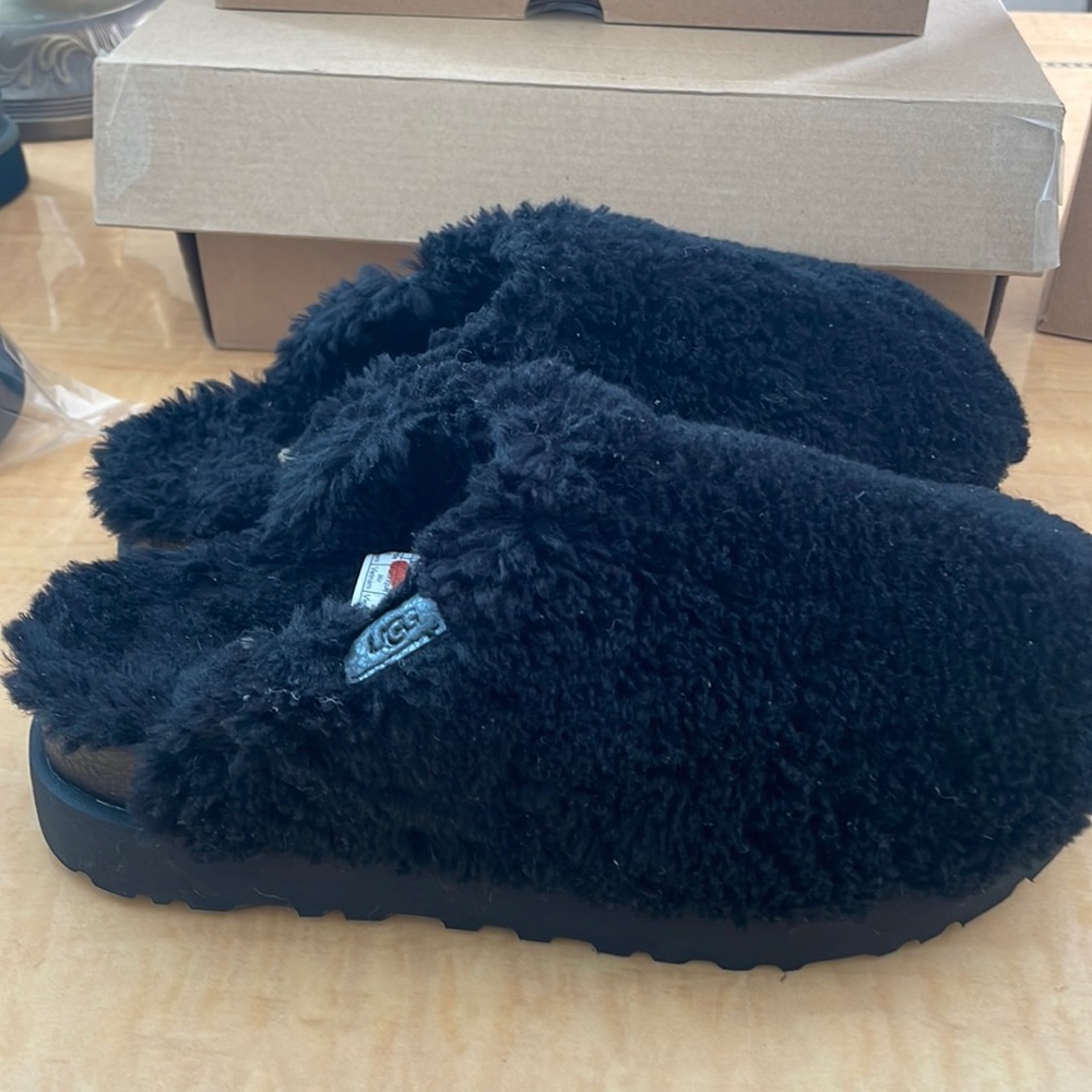 Ugg Women’s Fuzz Sugar Slipper.